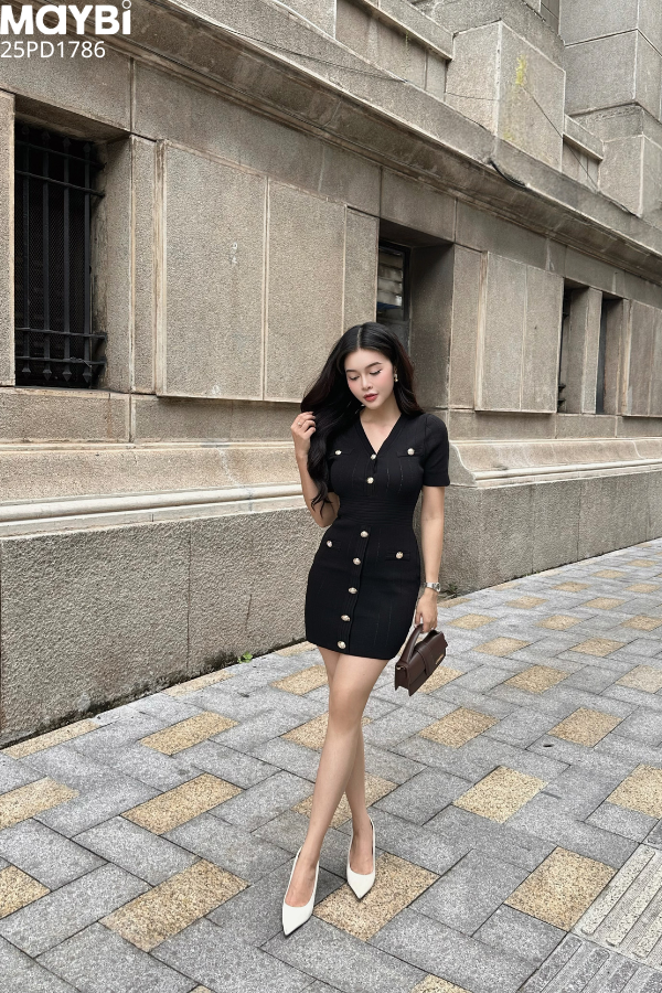 Đầm dệt kim ôm ngắn tay phối nút dáng mini