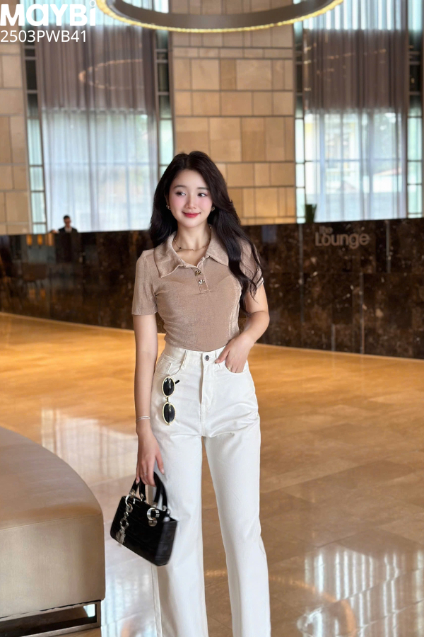 Quần kaki trắng suông thêu nơ trang trí sau