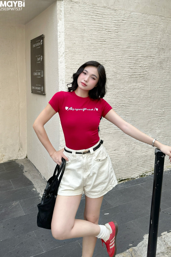 Áo thun ôm thêu chữ ngắn tay