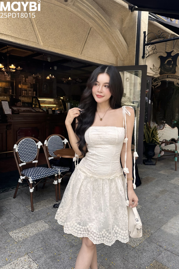 Đầm xòe hai dây cotton thêu dáng mini