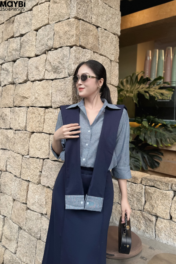 Set áo sơ mi và chân váy suông dáng midi kèm choàng cổ