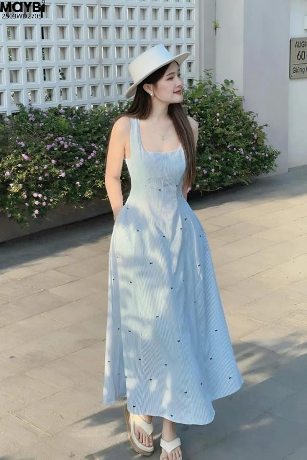 Đầm xòe sọc xanh in nơ hai dây dáng midi