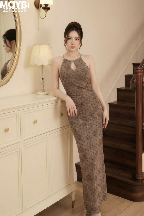 Đầm ôm chấm bi cổ yếm dáng midi