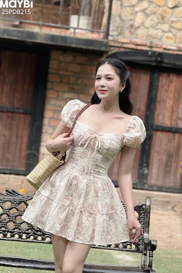 Đầm hoa xòe tay ngắn phồng dáng mini