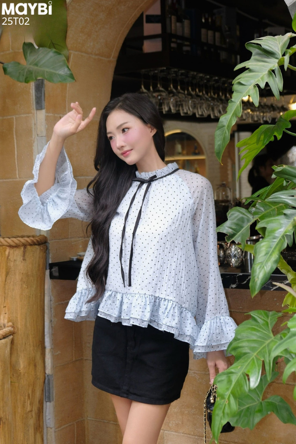 Áo voan tơ bèo chấm bi tay loe dài