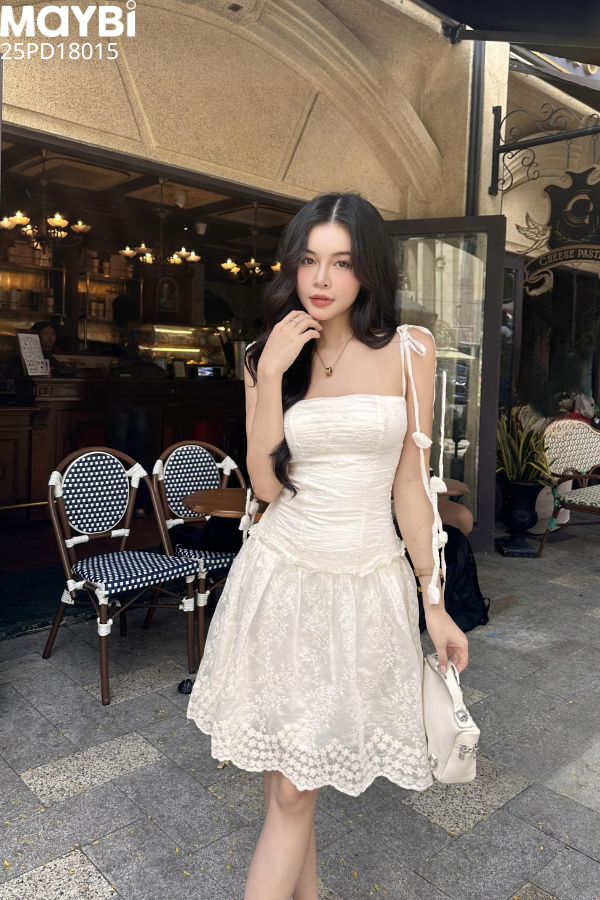 Đầm xòe hai dây cotton thêu dáng mini