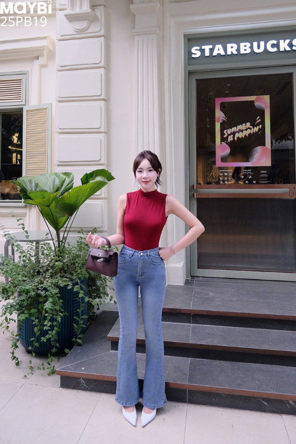 Quần jean ống loe xanh da trời nhạt