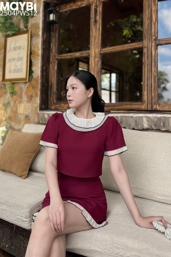 Set áo và chân váy dáng mini đỏ phối bèo