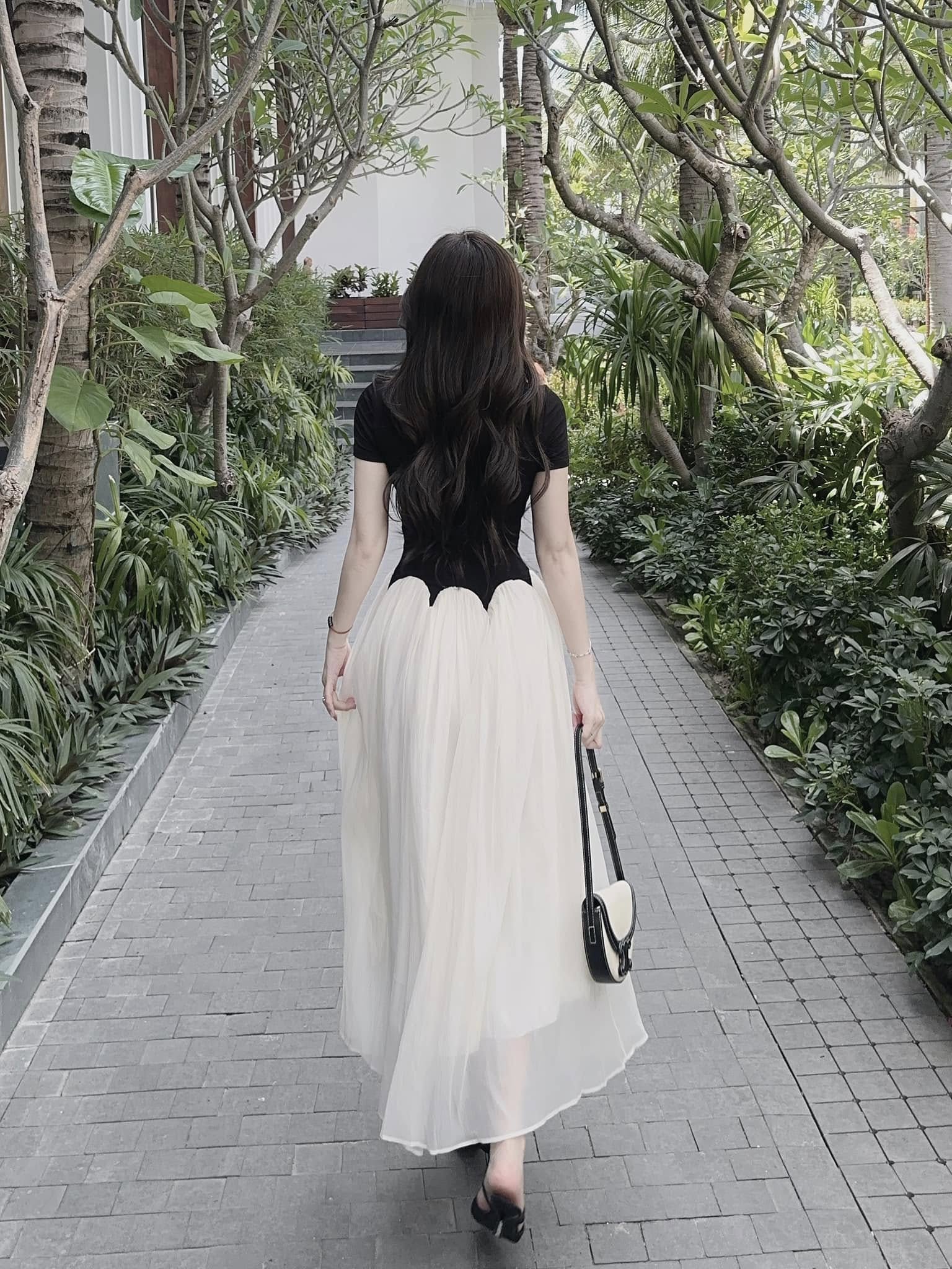 Đầm thun ôm đen tay ngắn tùng xòe dáng maxi