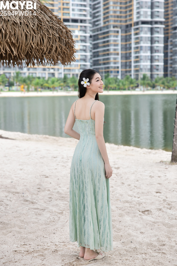 Đầm xòe ren xanh hai dây dáng midi