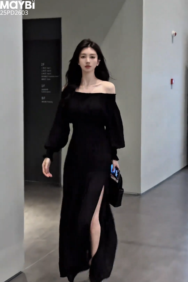 Đầm bẹt vai xẻ tà dáng maxi