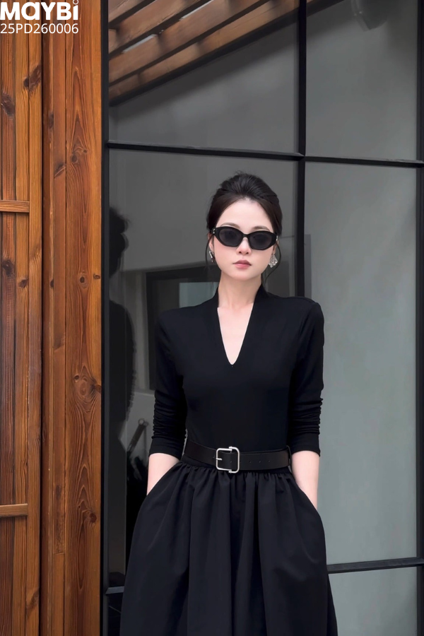 Đầm nhún xòe cổ V dài tay dáng midi