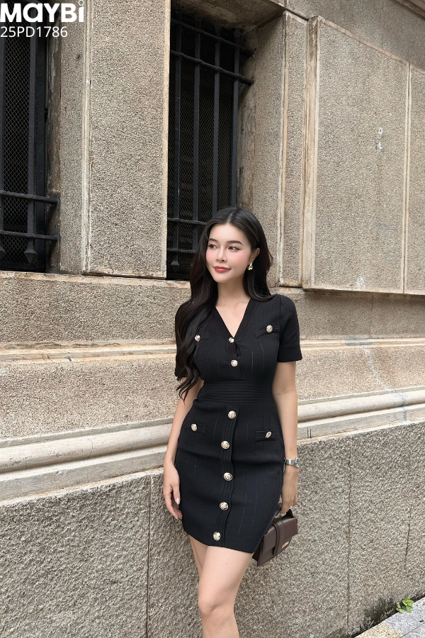 Đầm dệt kim ôm ngắn tay phối nút dáng mini