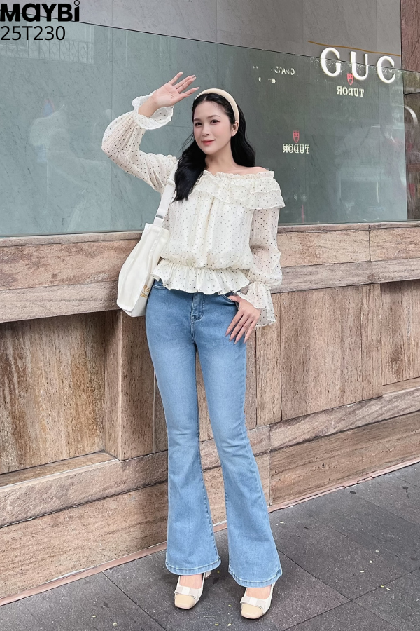 Áo bẹt vai chấm bi