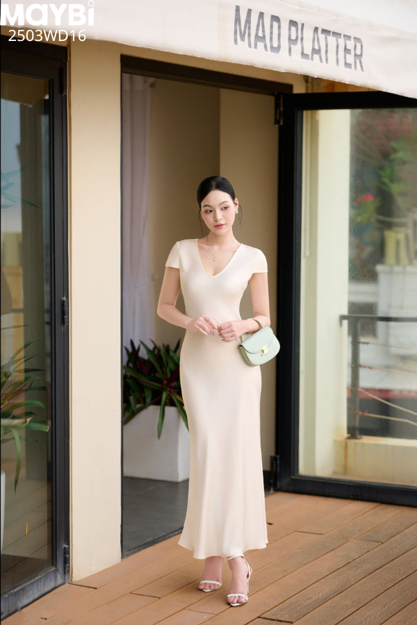 Đầm ôm lụa cổ V dáng midi
