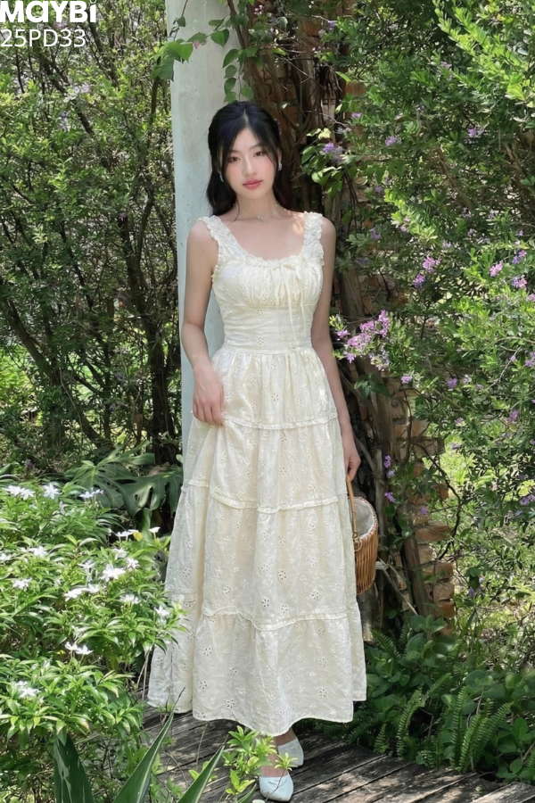 Đầm hai dây cotton thêu kem nhún xòe dáng maxi