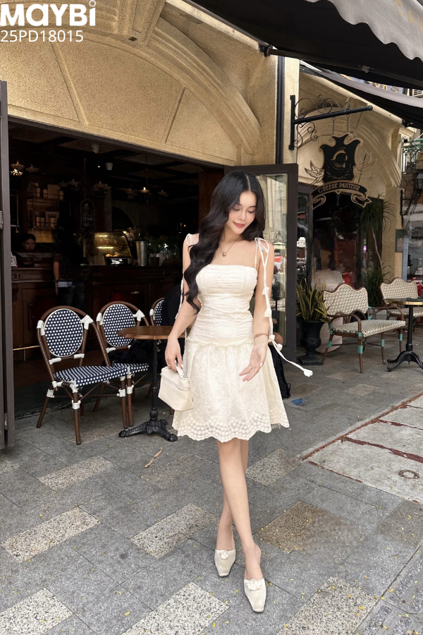 Đầm xòe hai dây cotton thêu dáng mini