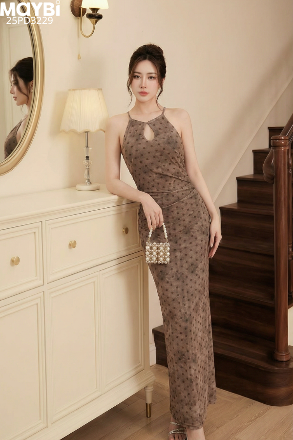Đầm ôm chấm bi cổ yếm dáng midi