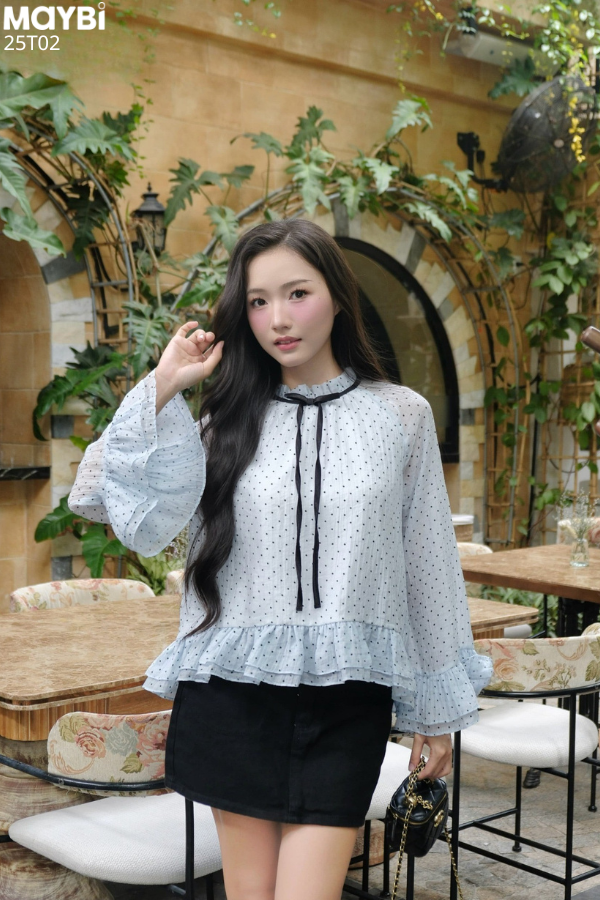 Áo voan tơ bèo chấm bi tay loe dài
