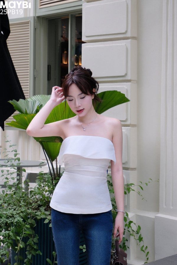 Quần jean ống loe xanh da trời đậm