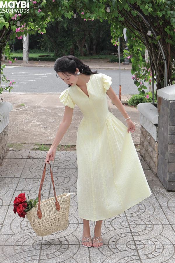 Đầm xòe cotton thêu vàng tay phồng dáng midi
