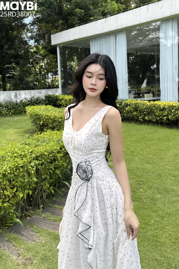 Đầm xòe cổ V xẻ tà dáng maxi