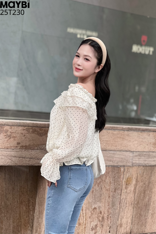 Áo bẹt vai chấm bi