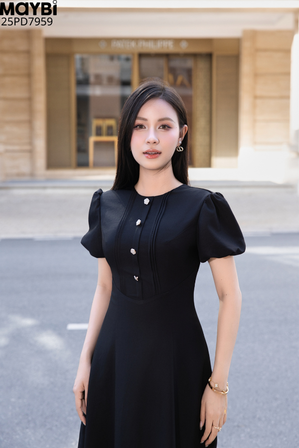 Đầm midi cổ tròn cut-out lưng nút kiểu