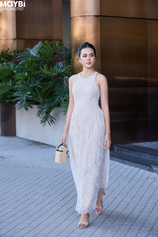 Đầm ren dài đính đá