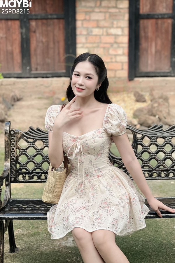 Đầm hoa xòe tay ngắn phồng dáng mini