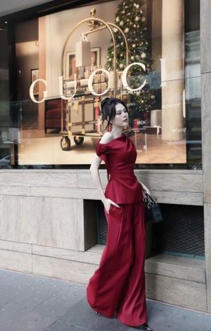 Set áo kiểu cotton đỏ lệch vai phối quần dài