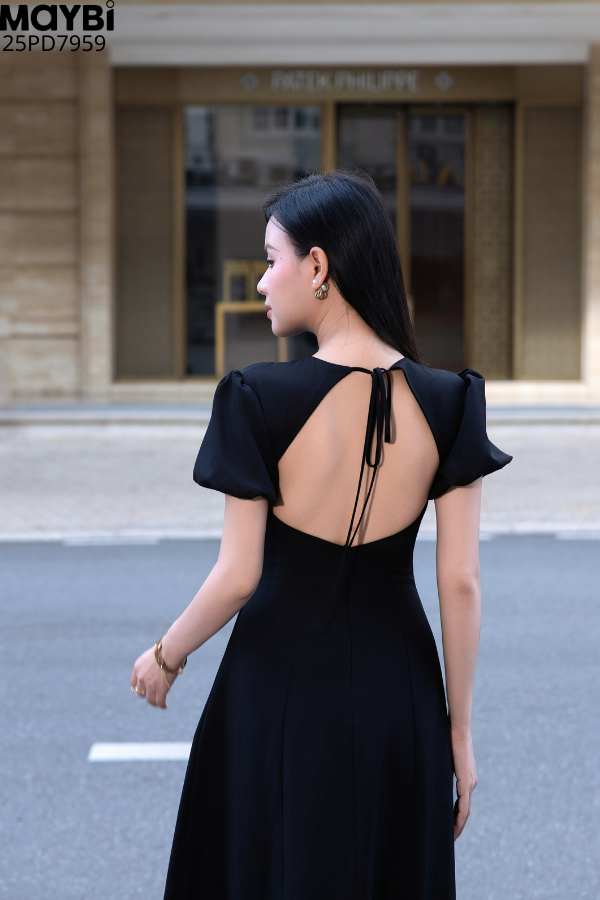 Đầm midi cổ tròn cut-out lưng nút kiểu