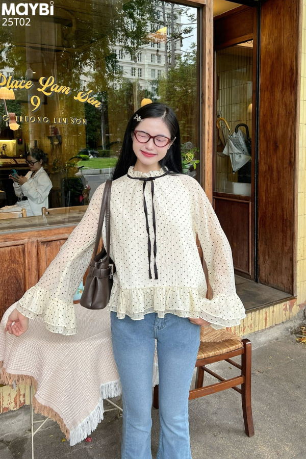 Áo voan tơ bèo chấm bi tay loe dài