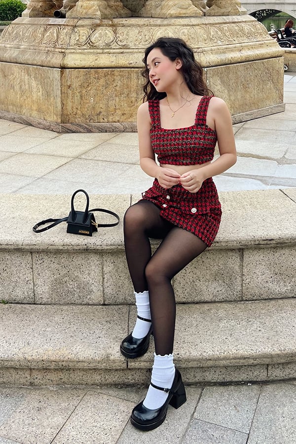 Chân váy chữ A tweed phối nẹp nút ngọc trai