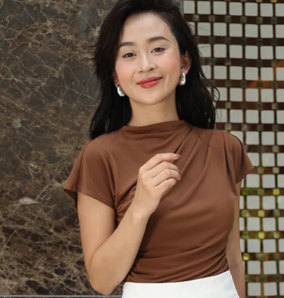 Áo thun ôm xếp ly vai