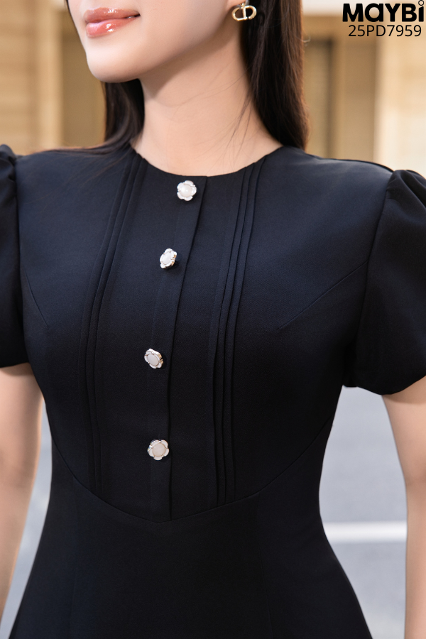 Đầm midi cổ tròn cut-out lưng nút kiểu