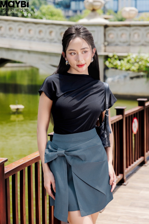 Áo thun ôm xếp ly vai