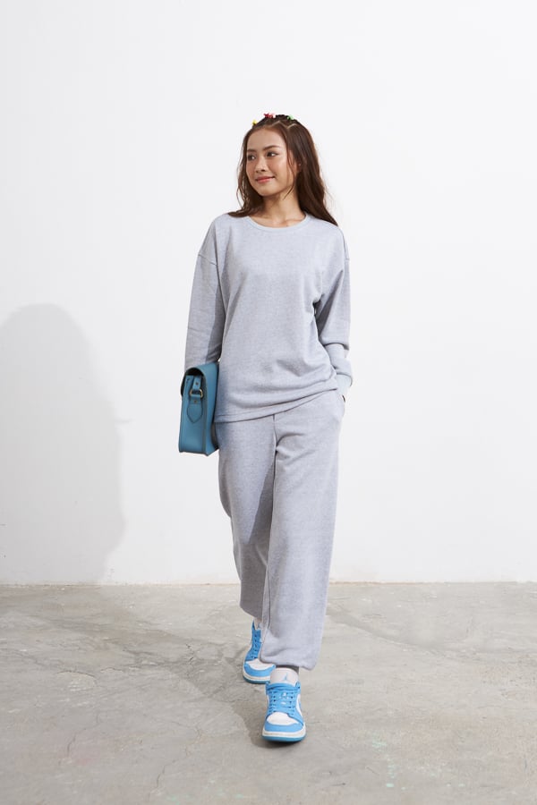 Áo sweater rộng thun cổ tròn tay bo