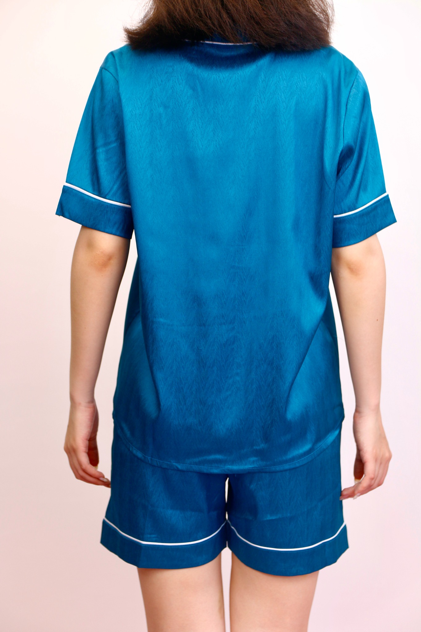 Bộ pyjama ngắn suông lụa tay ngắn viền