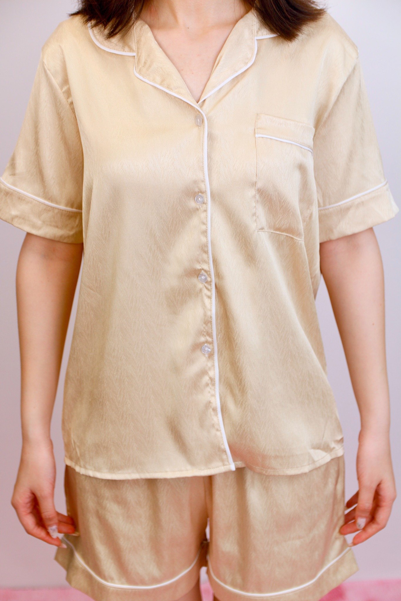 Bộ pyjama ngắn suông lụa tay ngắn viền