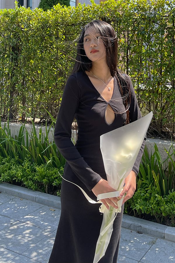 Đầm dài ôm thun cotton cut-out tay dài
