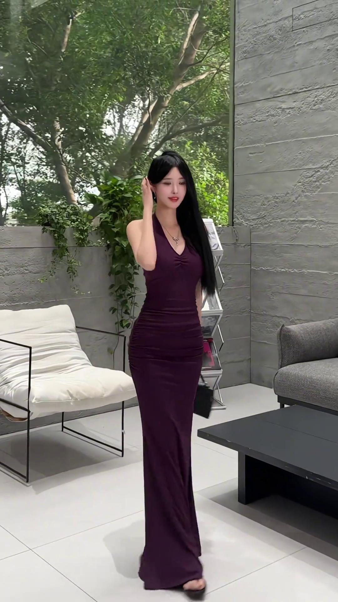 Đầm ôm hở lưng dáng đuôi cá