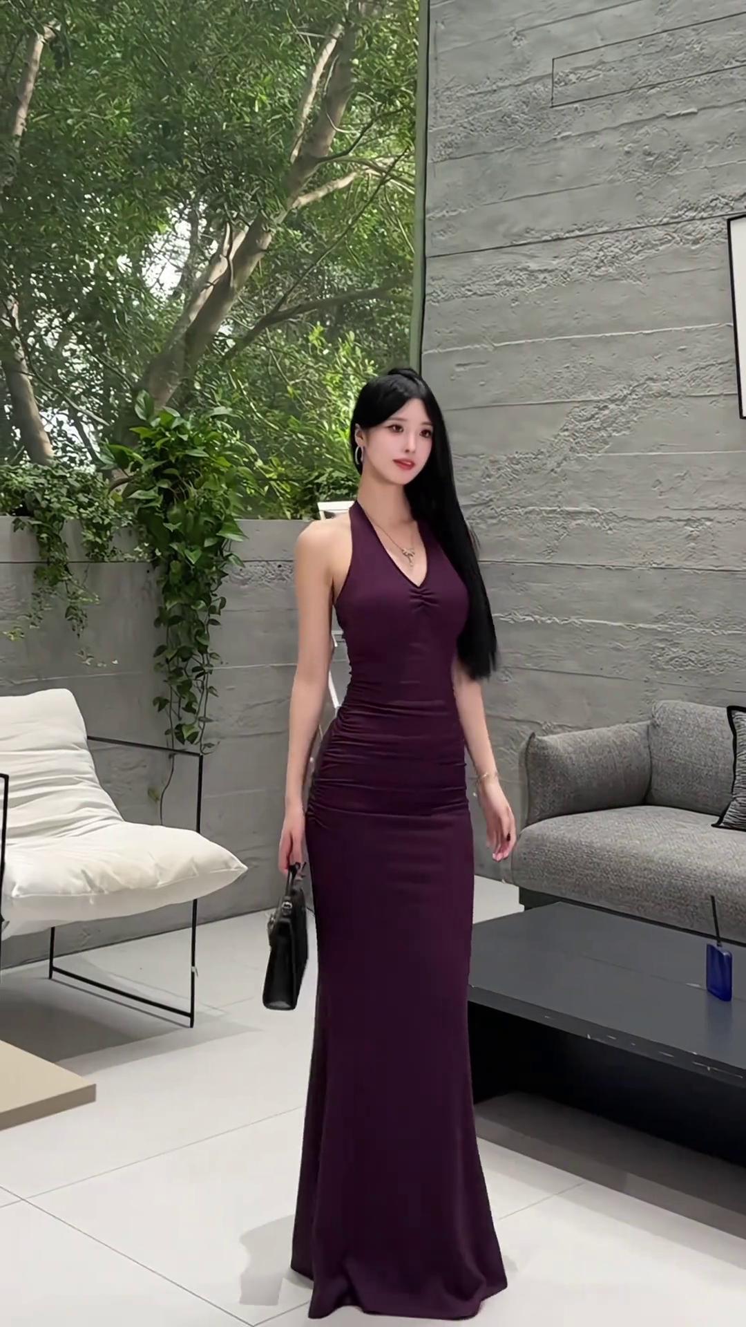 Đầm ôm hở lưng dáng đuôi cá