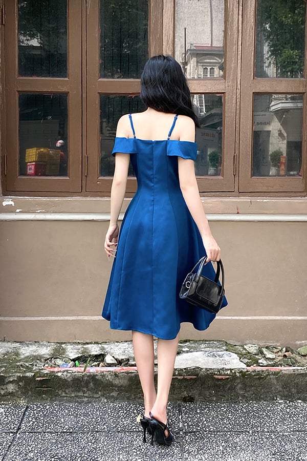 Đầm xòe bố len vai bệt có nơ gài trang trí