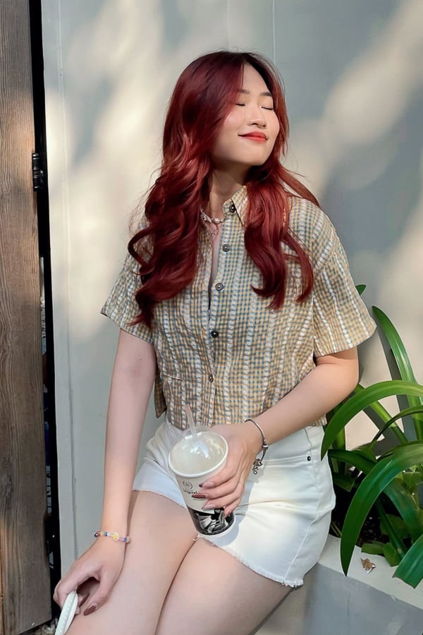 Áo sơ mi croptop suông cotton dệt ren caro vàng tay ngắn