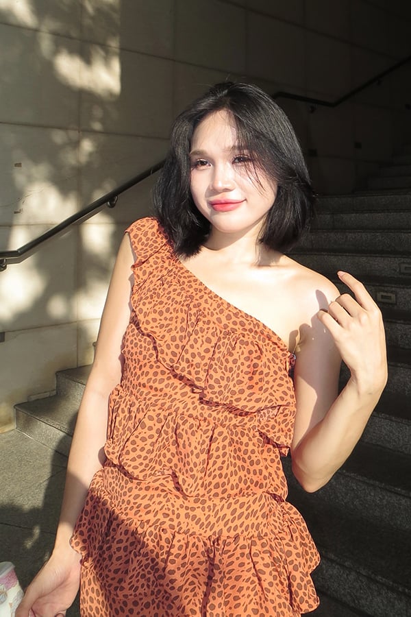 Đầm voan in lệch vai in họa tiết