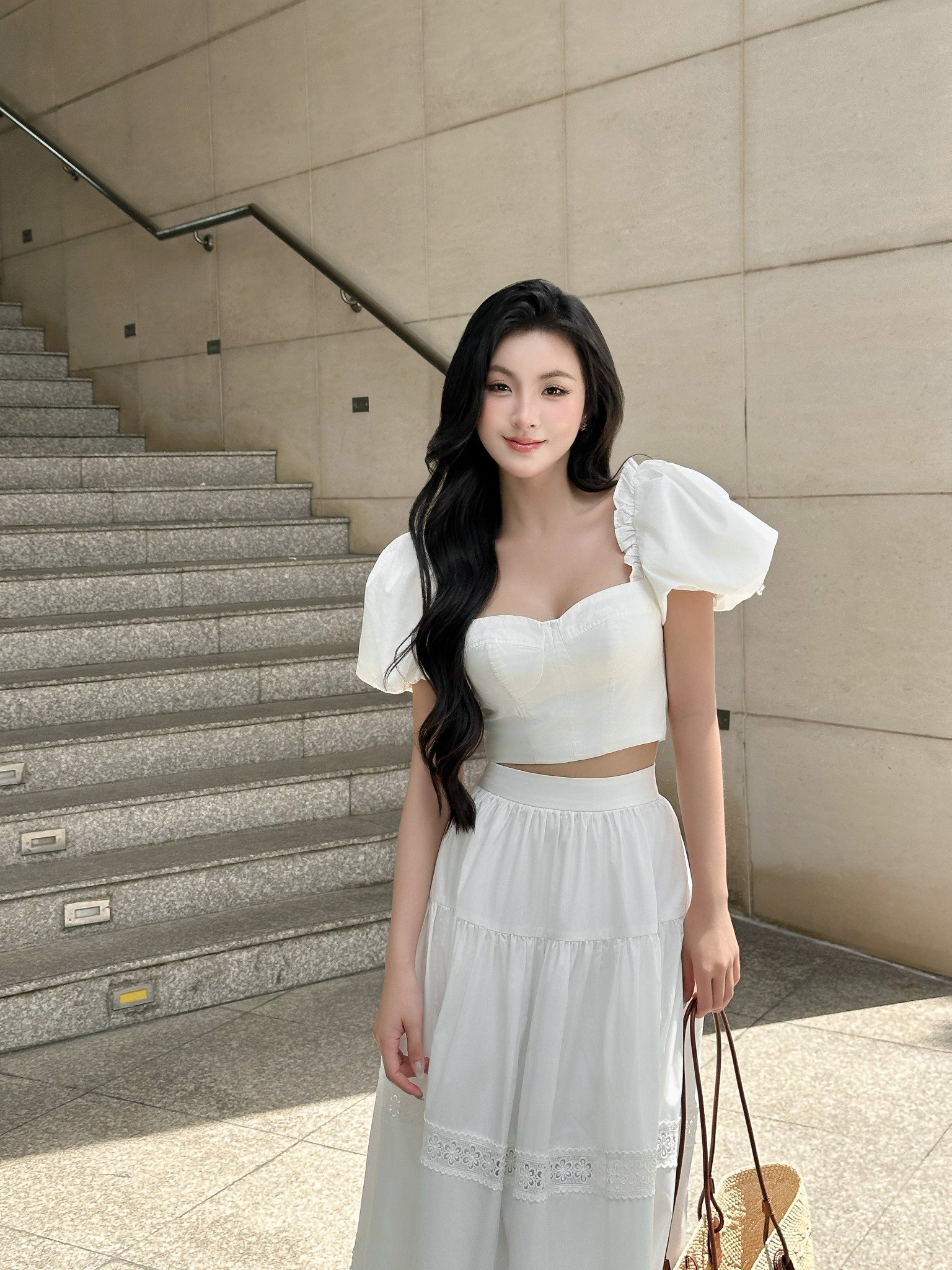 Set áo kiểu chân váy xòe phối ren dáng maxi trắng