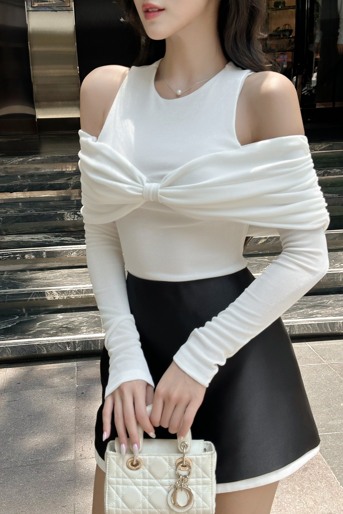 Set áo thun kiểu bẹt vai tay dài phối chân váy A dáng mini