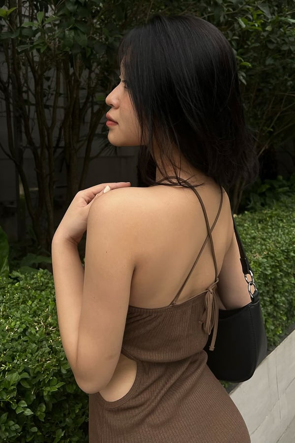 Đầm yếm ôm thun gân cut-out eo