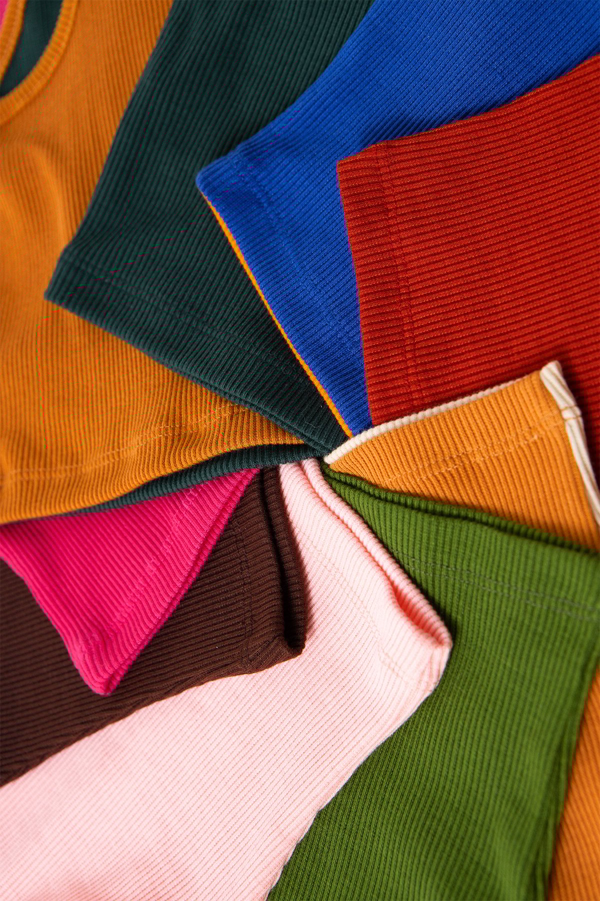 Áo croptop ôm thun gân 2 dây